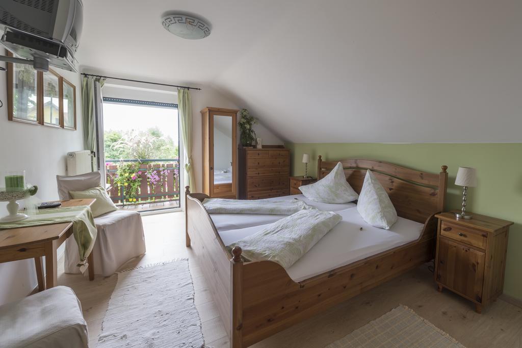 Privatzimmer Haring Kitzeck im Sausal Exterior foto